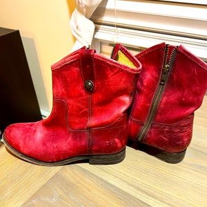 Gorgeous Frye booties!